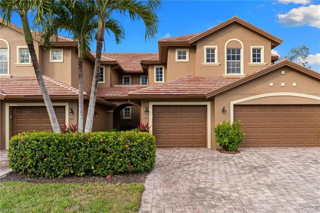 6693 Alden Woods CIR 202 NAPLES, FL 34113