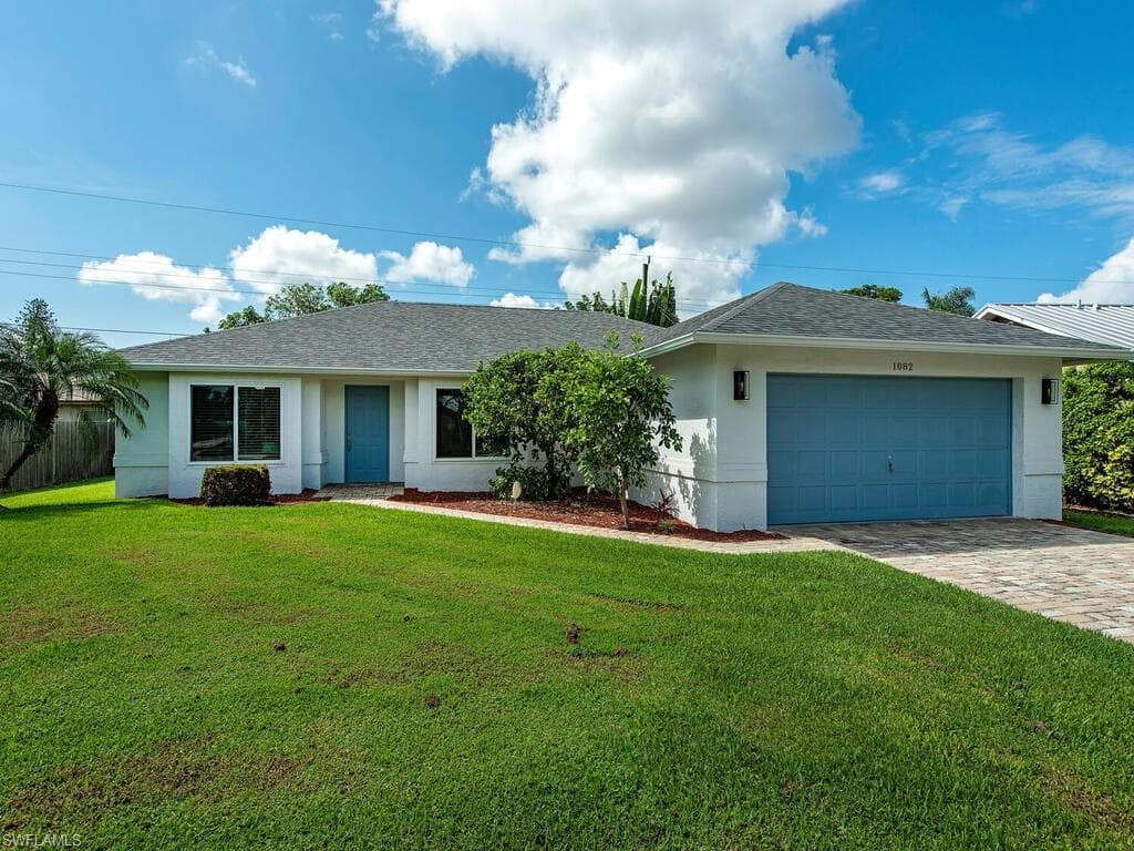 1082 Capri DR NAPLES, FL 34103