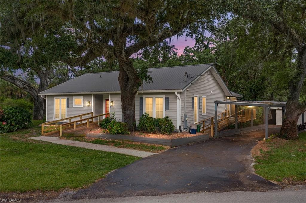 975 Caloosa Estates DR LABELLE, FL 33935
