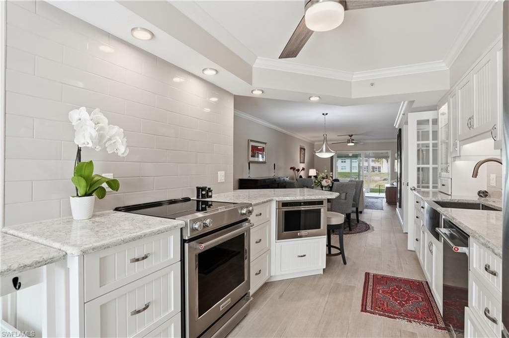 4945 Cougar CT S 105 NAPLES, FL 34109