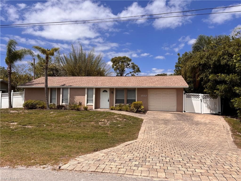 1933 FLAMINGO DR NORTH FORT MYERS, FL 33991