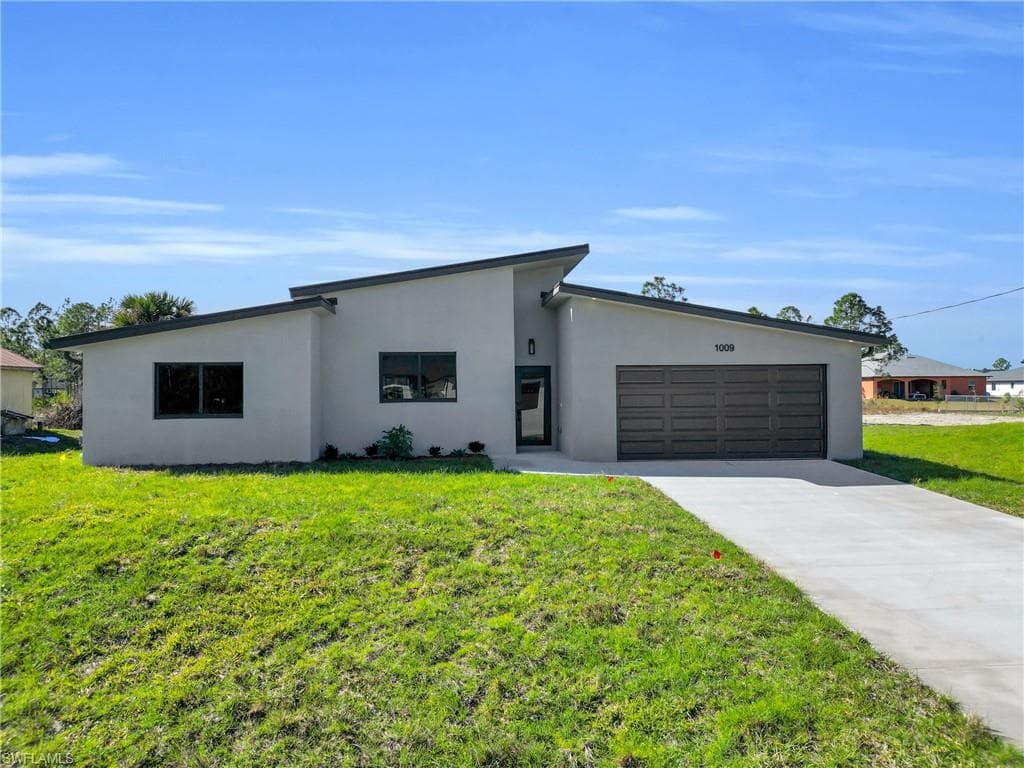 1009 State AVE LEHIGH ACRES, FL 33972