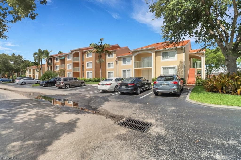 1210 Wildwood Lakes BLVD 305 NAPLES, FL 34104