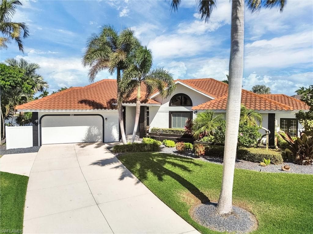 960 Beaver CT MARCO ISLAND, FL 34145