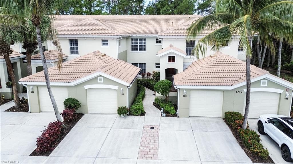 1710 Tarpon Bay DR S 4 NAPLES, FL 34119