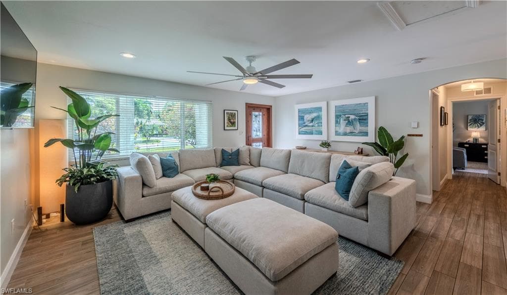 1385 Wisconsin DR NAPLES, FL 34103