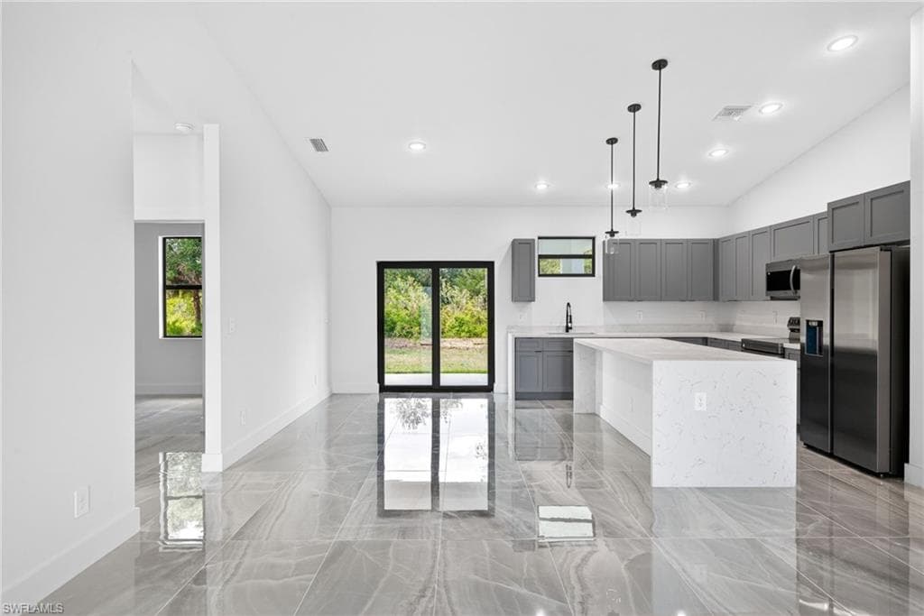 2524 70th ST W LEHIGH ACRES, FL 33971
