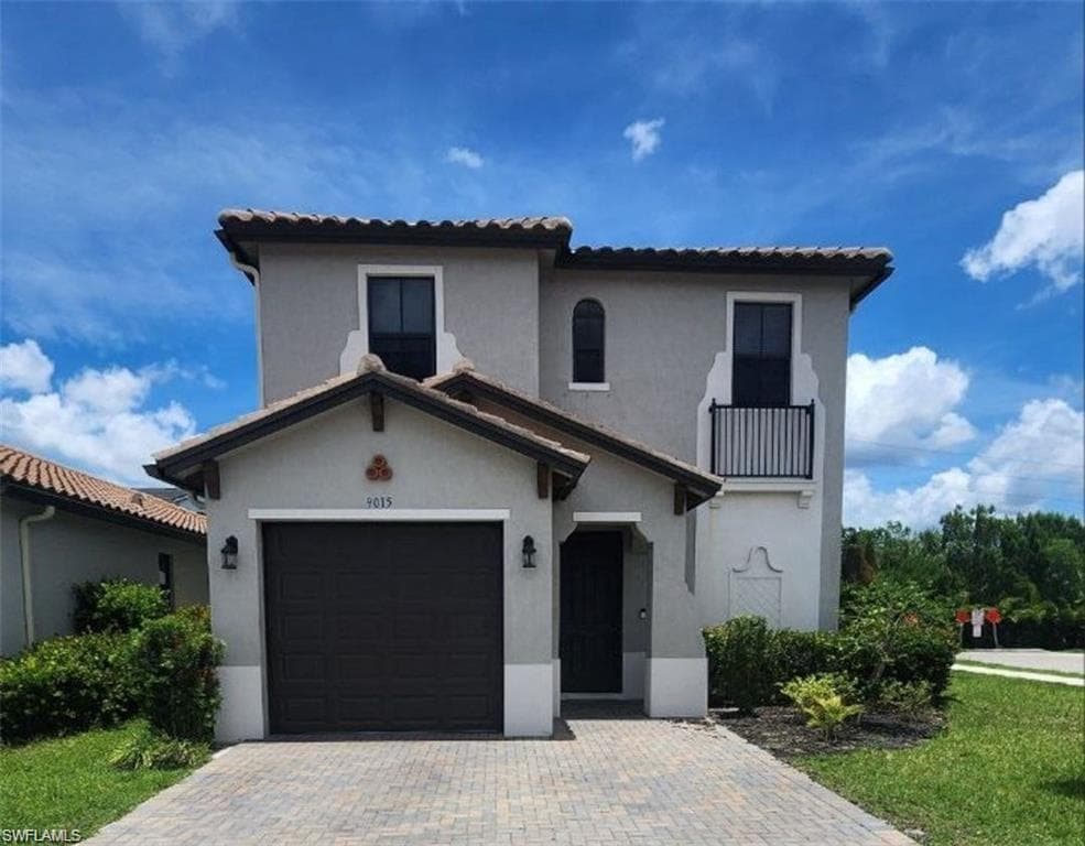 9015 Madrid CIR NAPLES, FL 34104