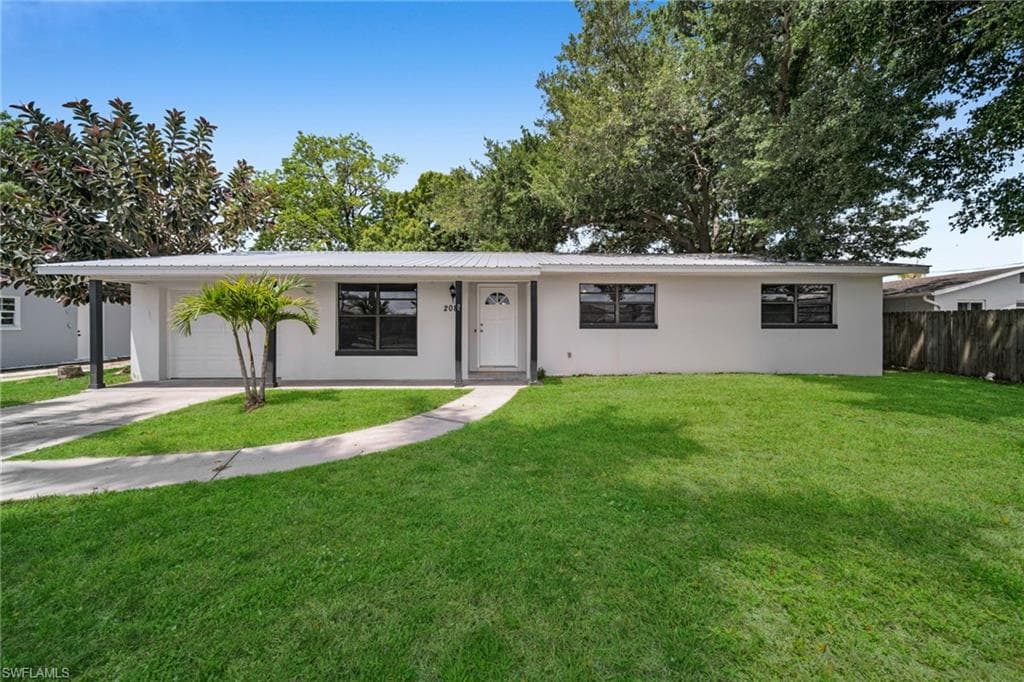 2085 E Tobago CIR FORT MYERS, FL 33905