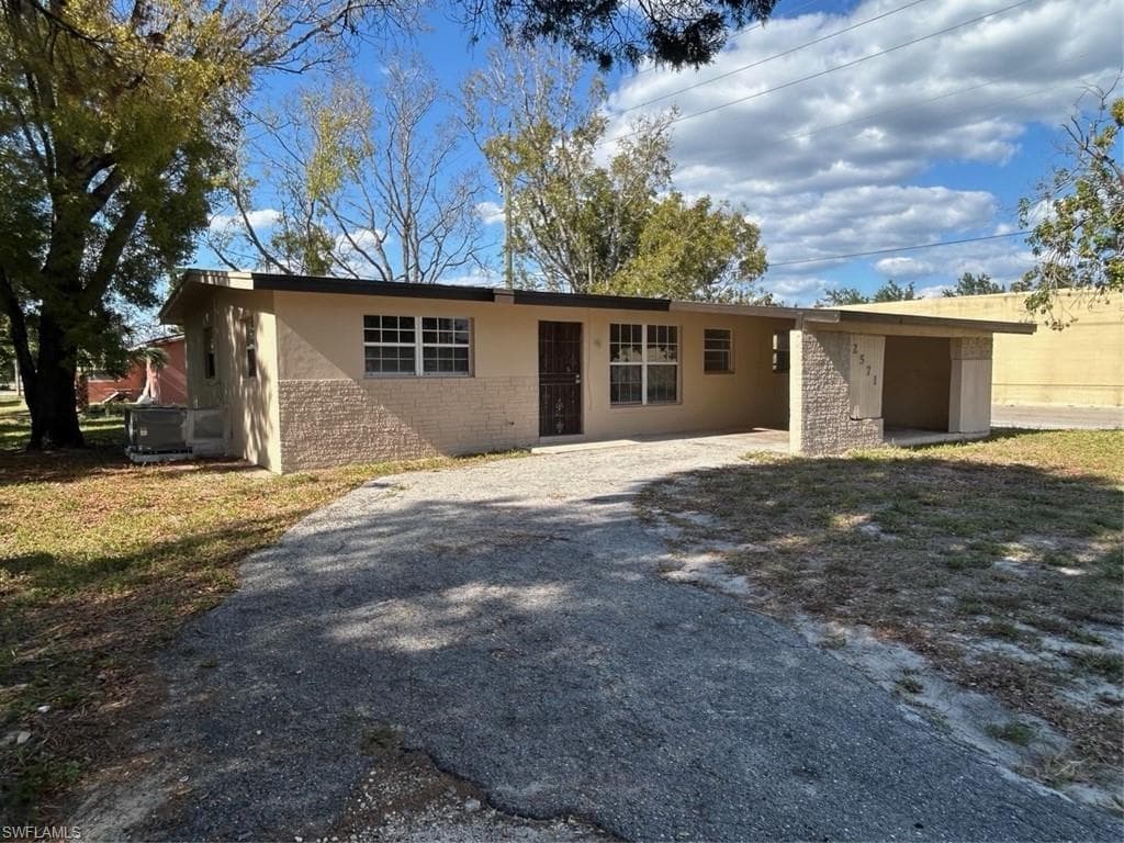 2571 Parkway ST FORT MYERS, FL 33901