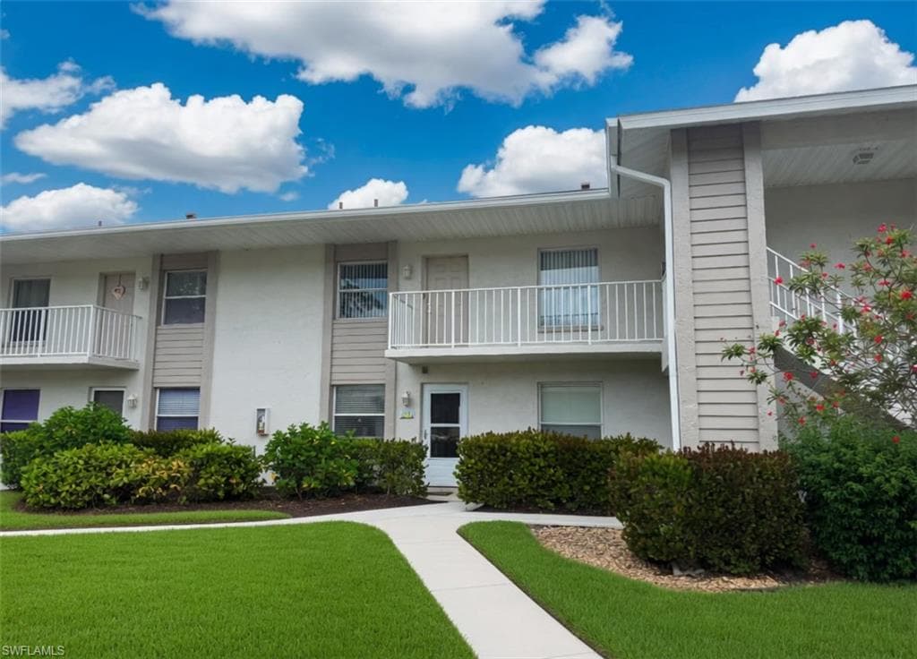1330 Derbyshire CT E103 NAPLES, FL 34116