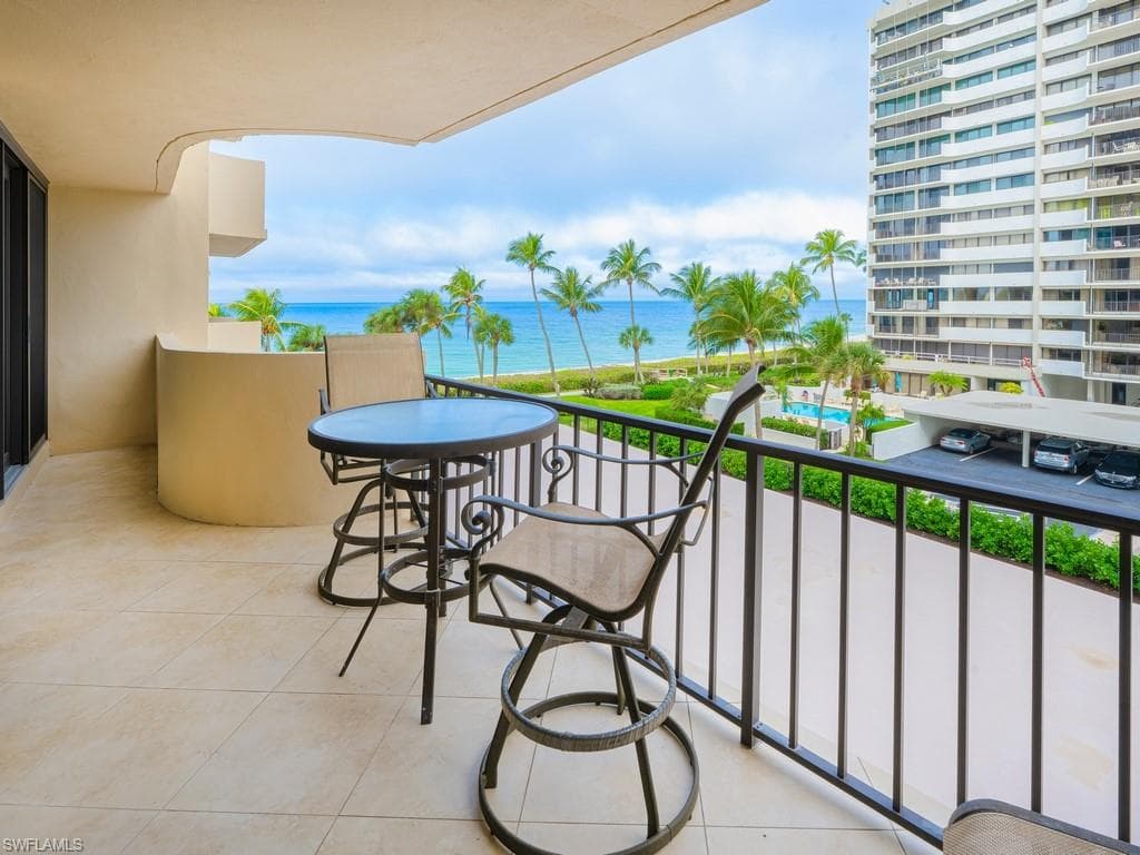 4001 Gulf Shore BLVD N 302 NAPLES, FL 34103