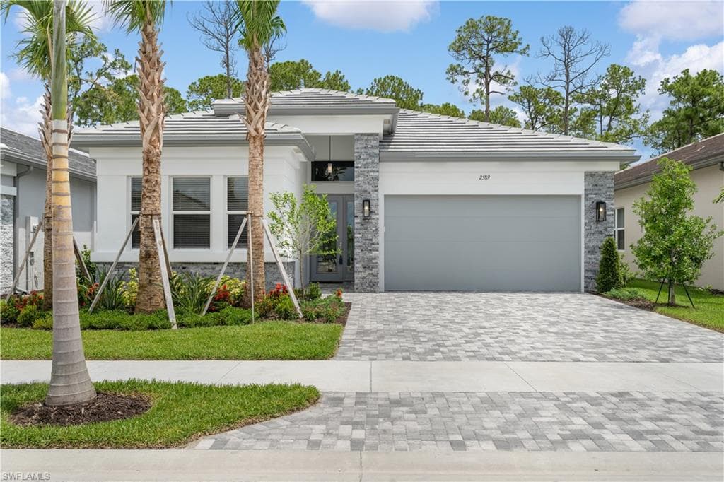 2589 Kingfisher DR NAPLES, FL 34112