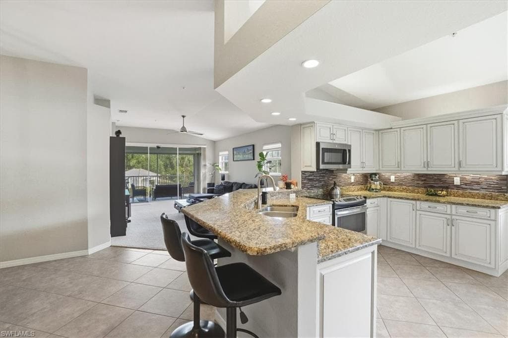 6829 Satinleaf RD S 204 NAPLES, FL 34109