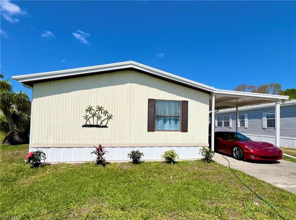 573 Cape Florida LN NAPLES, FL 34104