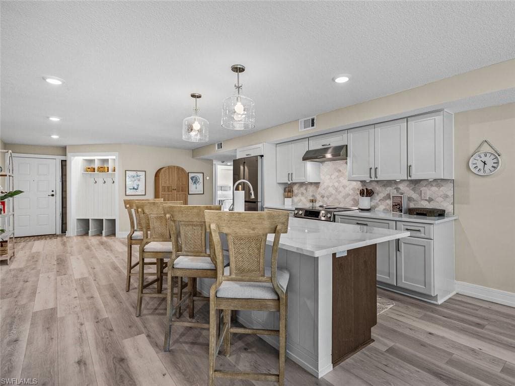 4082 Belair LN 11 NAPLES, FL 34103