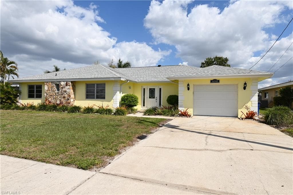 4520 Vinsetta AVE NORTH FORT MYERS, FL 33903