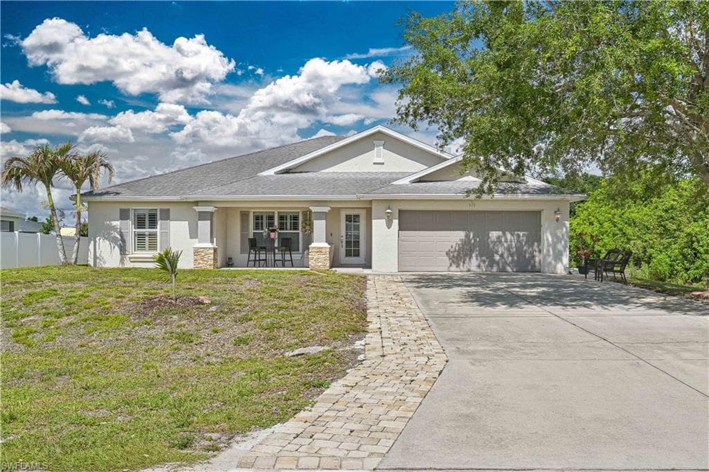 917 Albert AVE LEHIGH ACRES, FL 33971