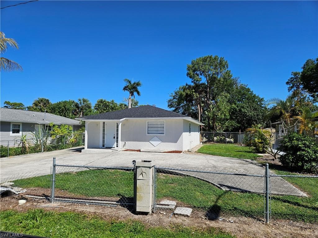 5234 Sholtz ST NAPLES, FL 34113