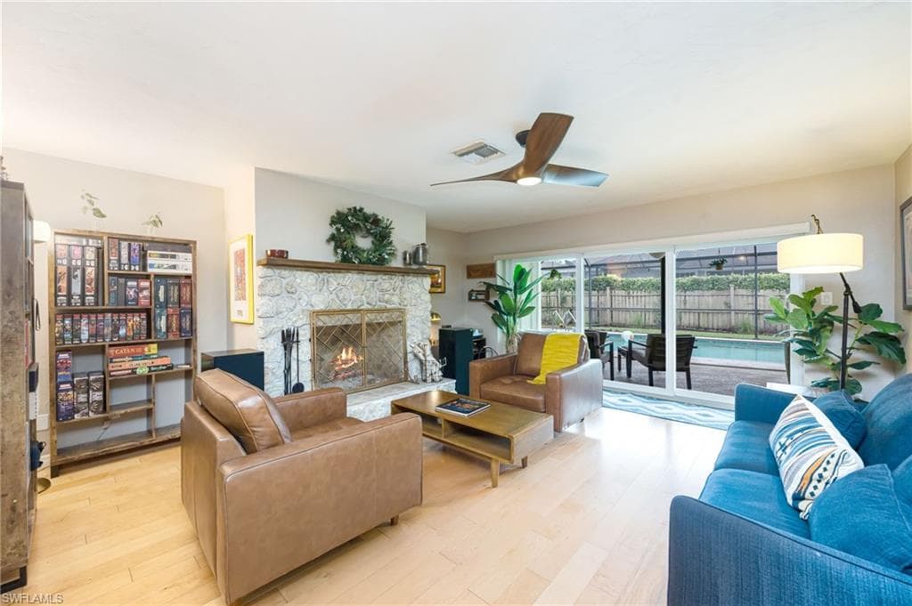 216 Willoughby DR NAPLES, FL 34110
