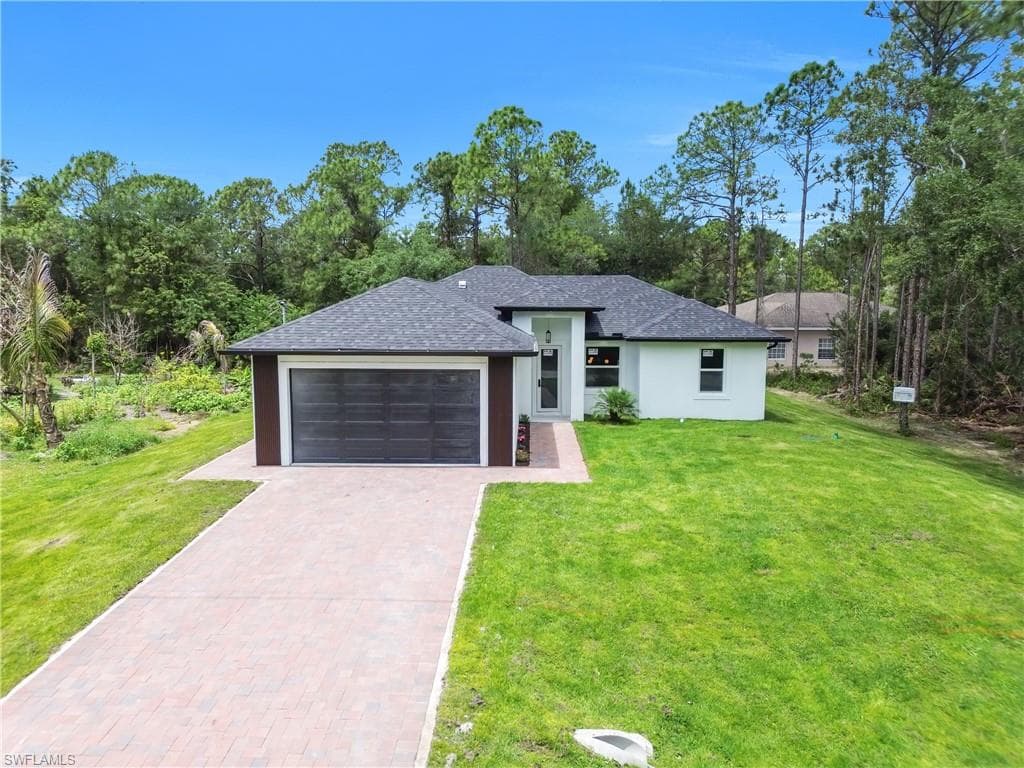 2005 Robert AVE ALVA, FL 33920