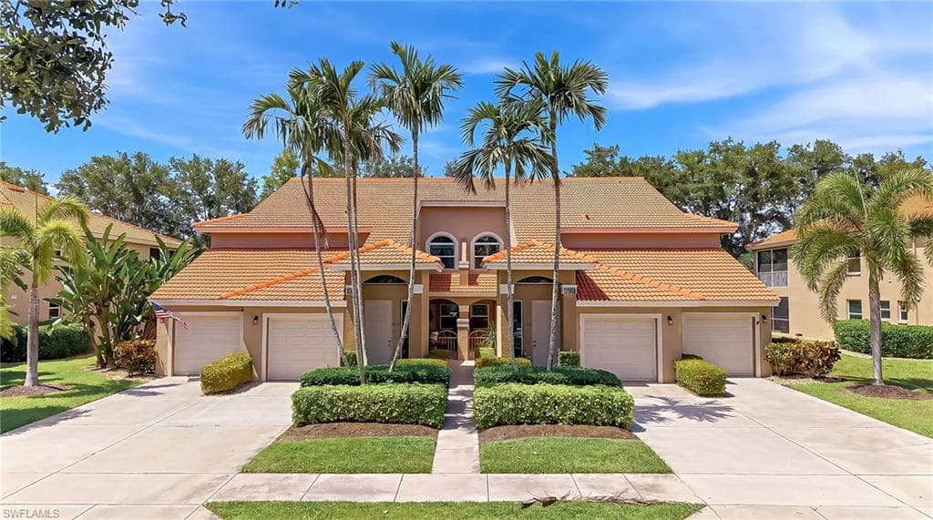 6835 Huntington Lakes CIR 201 NAPLES, FL 34119