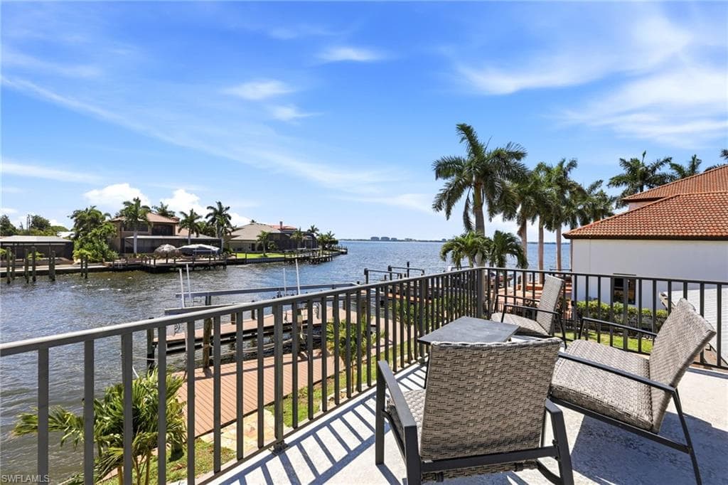469 Bayshore DR CAPE CORAL, FL 33904