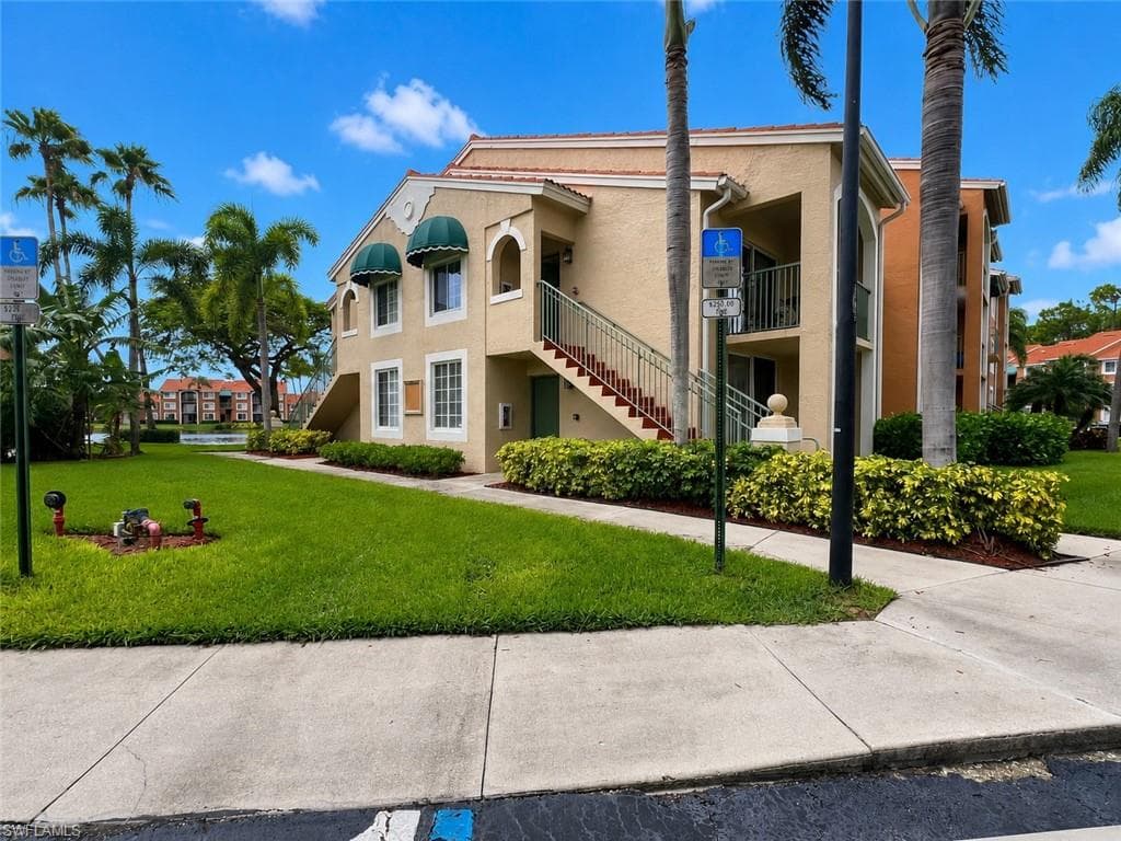 1265 Wildwood Lakes BLVD 201 NAPLES, FL 34104