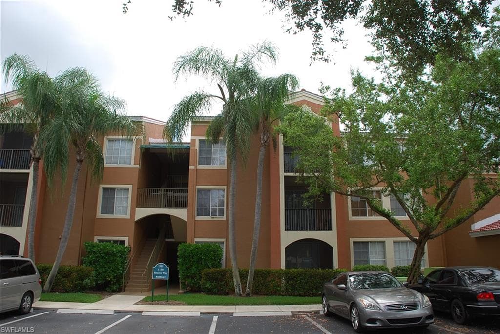 1130 Reserve WAY 208 NAPLES, FL 34105
