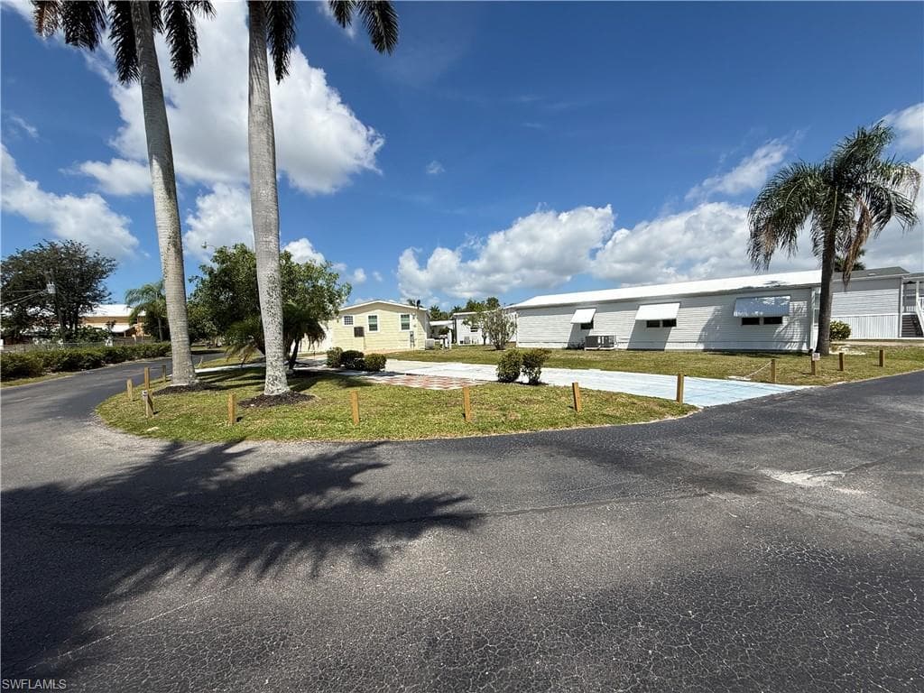 130 Dawn ST FORT MYERS, FL 33908