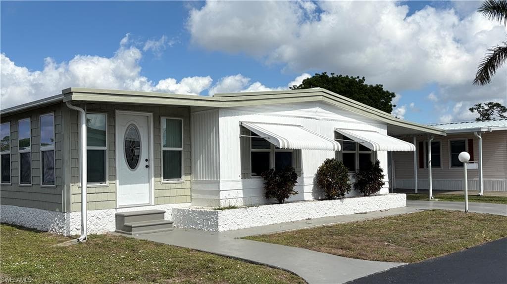748 Park AVE NORTH FORT MYERS, FL 33917