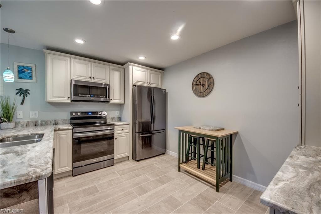 6337 Royal Woods DR FORT MYERS, FL 33908