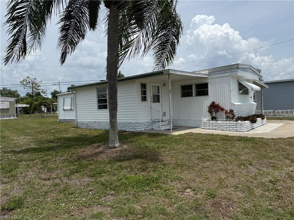 26162 KINGS RD BONITA SPRINGS, FL 34135