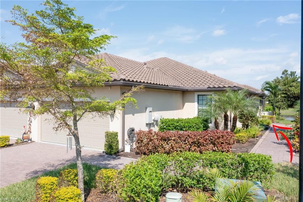 8013 Calle Canovas CT NAPLES, FL 34114