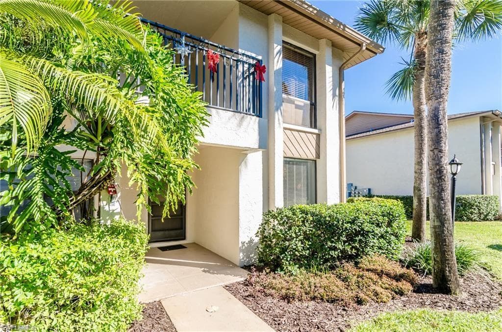 1220 Commonwealth CIR M-106 NAPLES, FL 34116