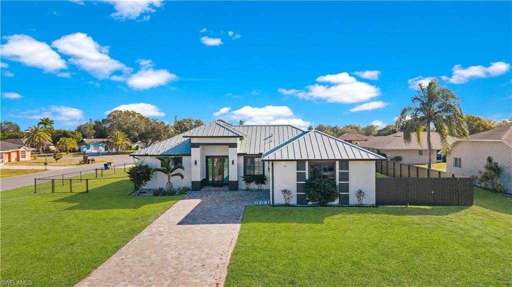 24 Crestwood CIR S LEHIGH ACRES, FL 33936