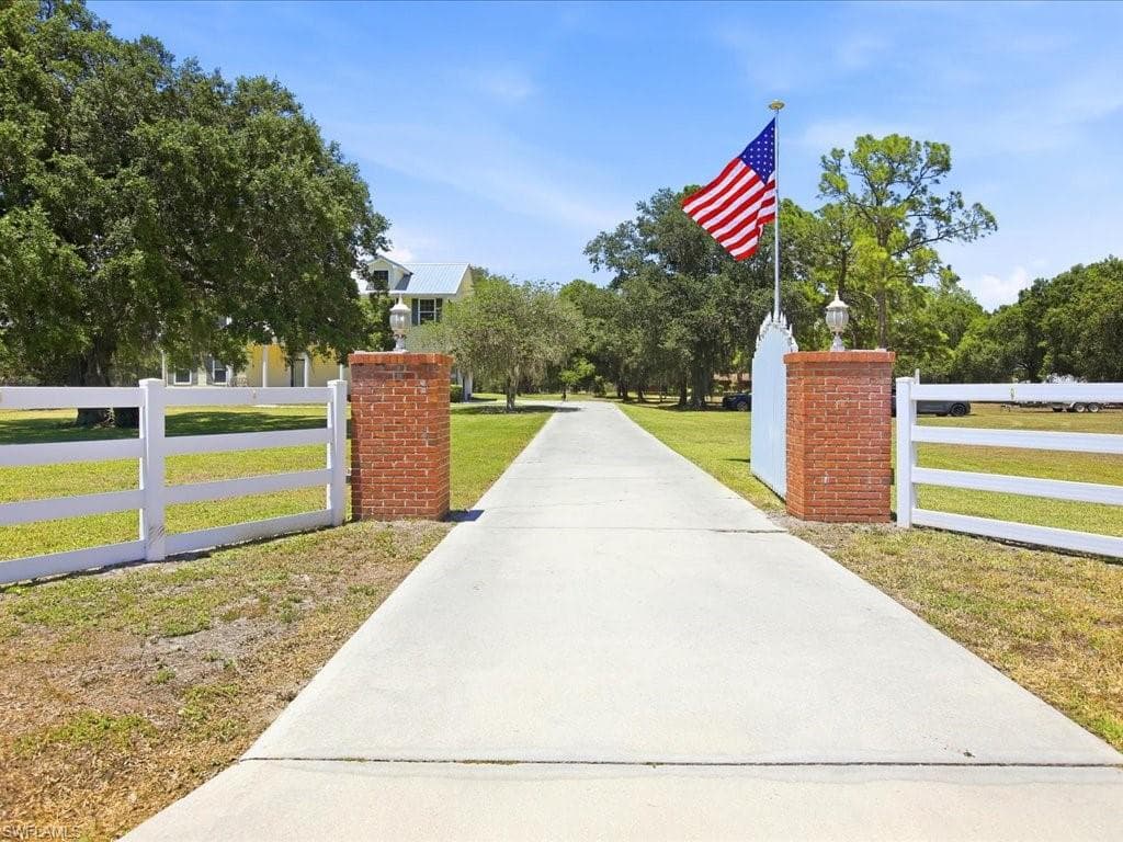 21651 Tuckahoe RD ALVA, FL 33920