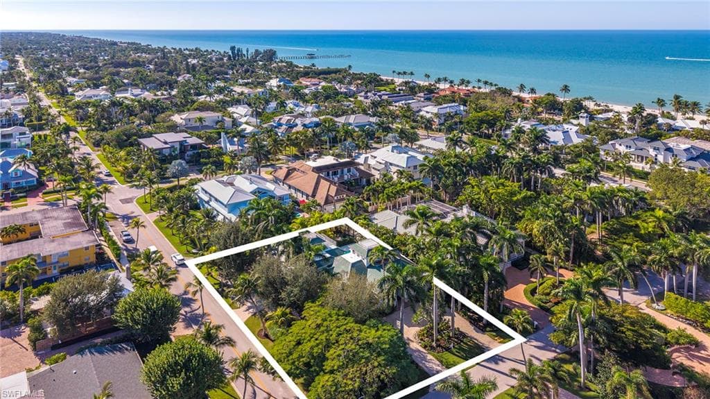 180 7th AVE S NAPLES, FL 34102