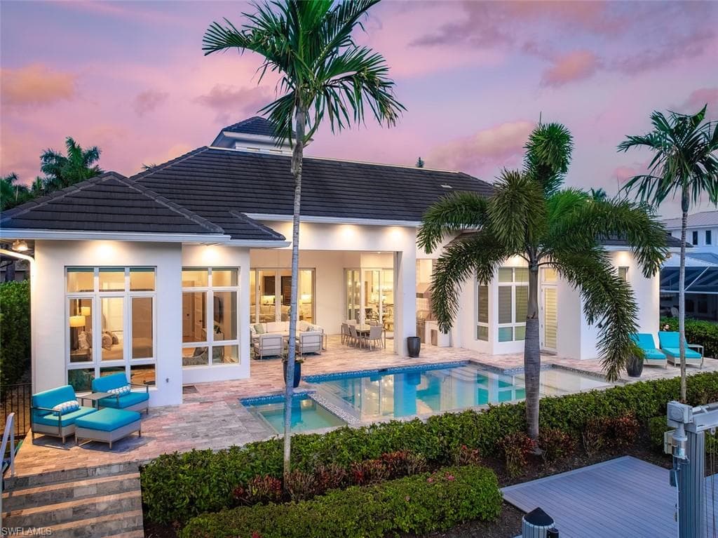 2100 SNOOK DR NAPLES, FL 34102