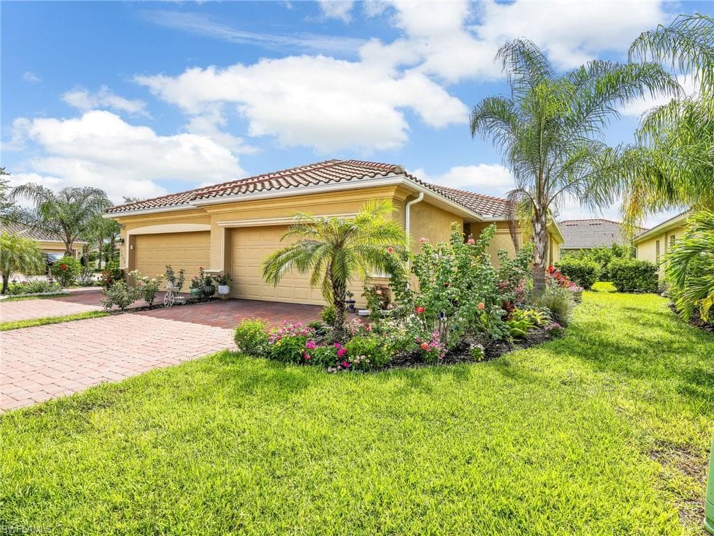 1637 Alameda DR NAPLES, FL 34120