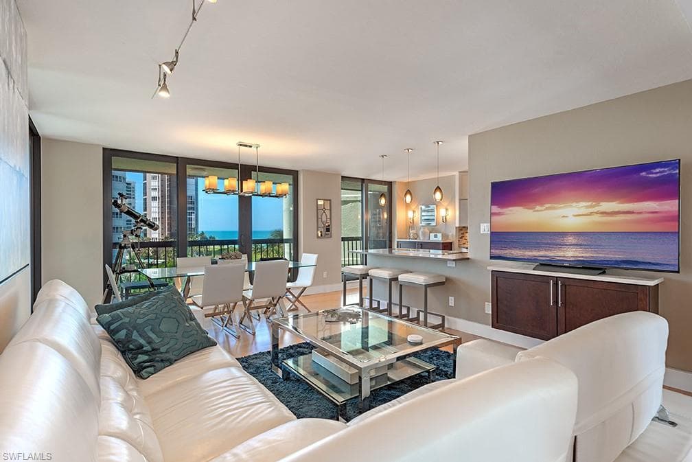 4551 Gulf Shore BLVD N 606 NAPLES, FL 34103