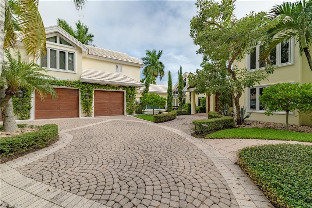883 Galleon DR NAPLES, FL 34102