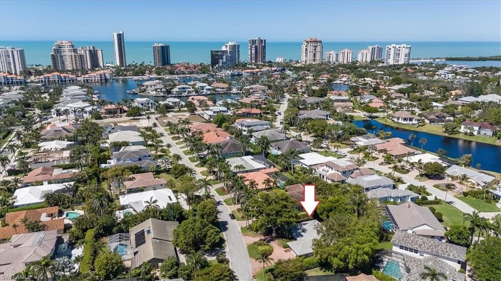 587 Parkwood LN NAPLES, FL 34103