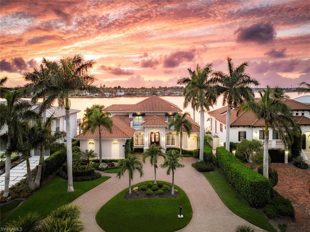 1942 KINGFISH RD NAPLES, FL 34102