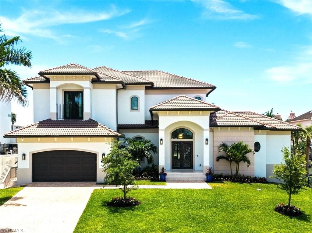 388 Pine AVE NAPLES, FL 34108