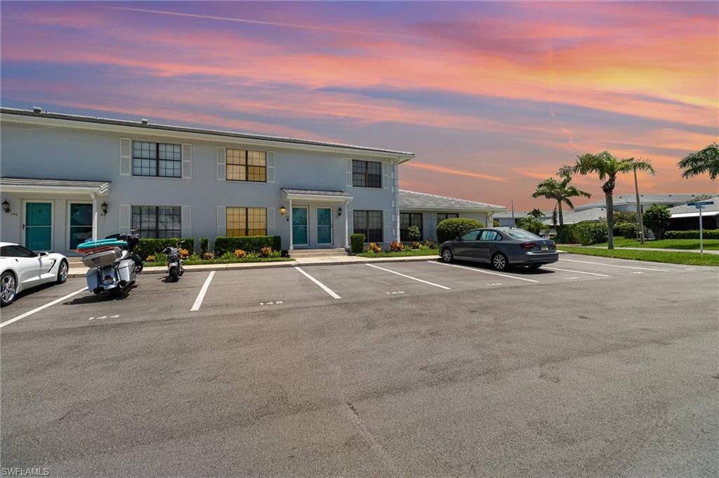 146 Clyburn WAY W I-6 MARCO ISLAND, FL 34145