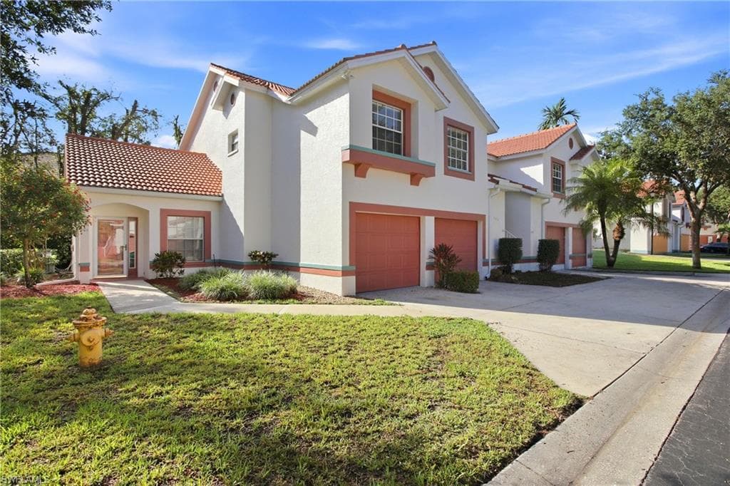 505 Windsor SQ 201 NAPLES, FL 34104