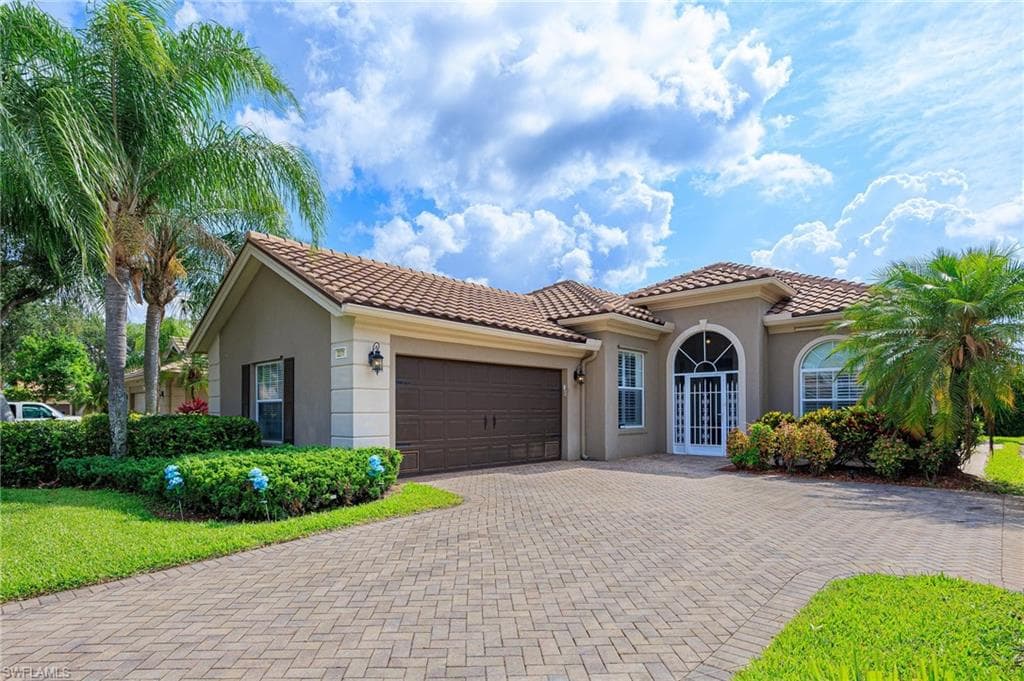 2271 Heydon CIR W NAPLES, FL 34120