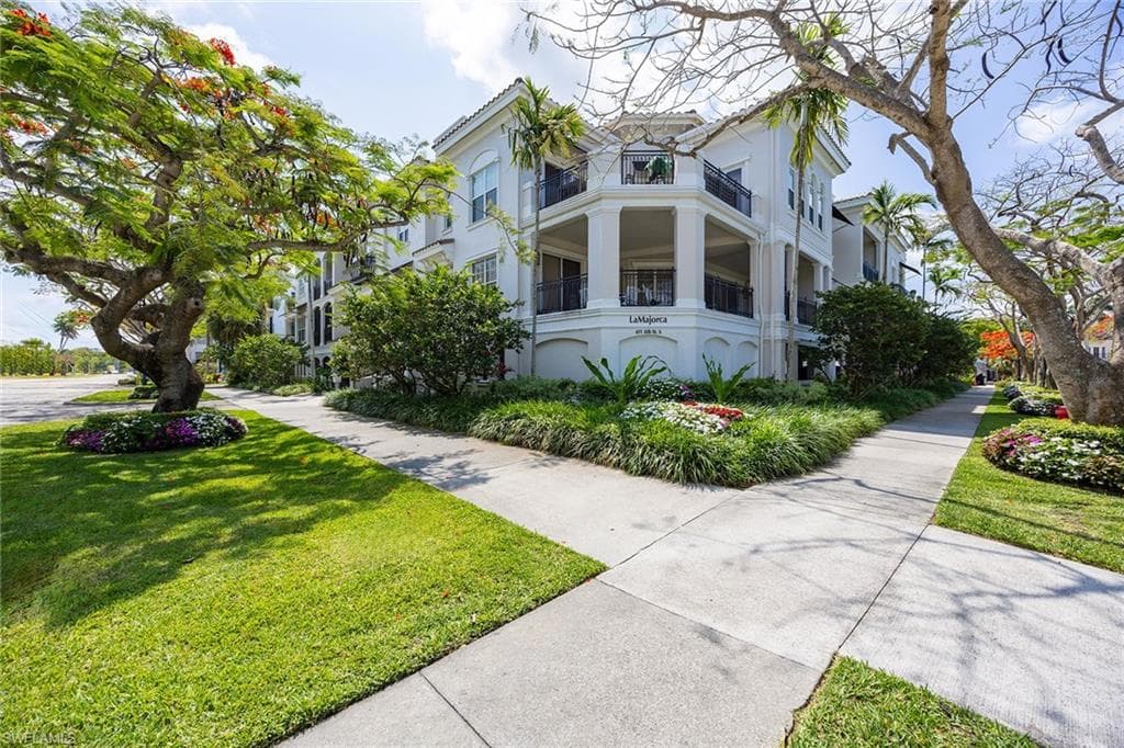 411 6th ST S 202 NAPLES, FL 34102