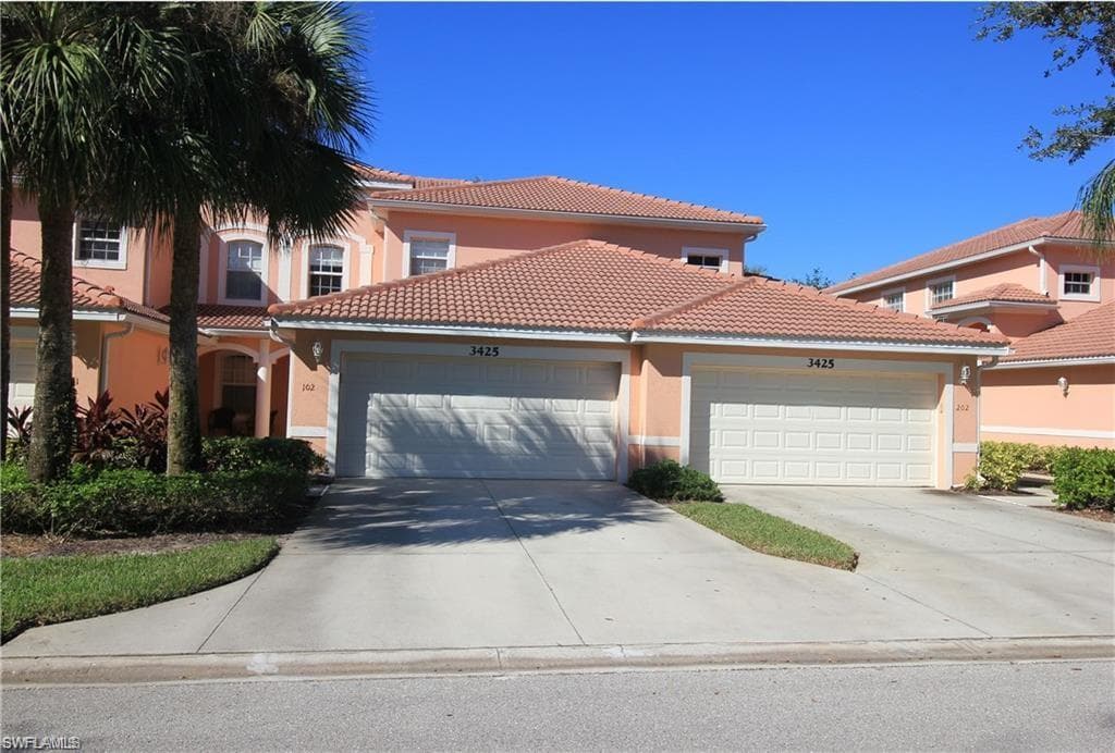 3425 Grand Cypress DR 102 NAPLES, FL 34119
